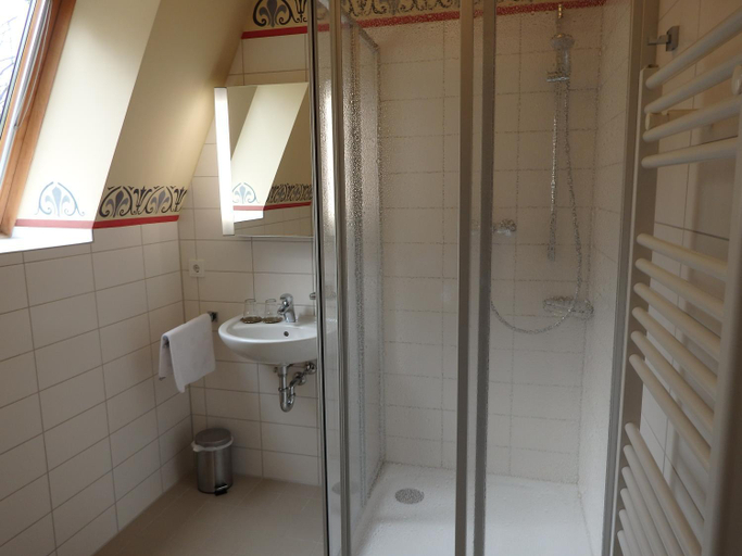 Bathroom 4, Parkhotel Muldental, Leipzig