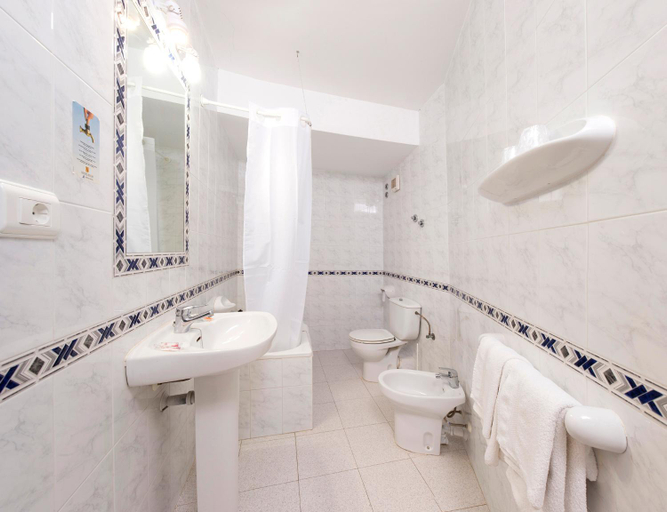 Bathroom 3, Hostal Mari, Baleares