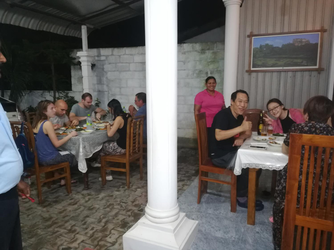 Food & Drinks 4, Radha Tourist Home, Thamankaduwa