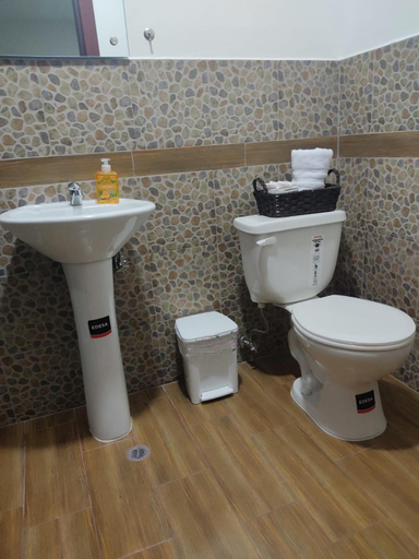 Bathroom 2, Hospedaje El Girasol TABABELA, Quito
