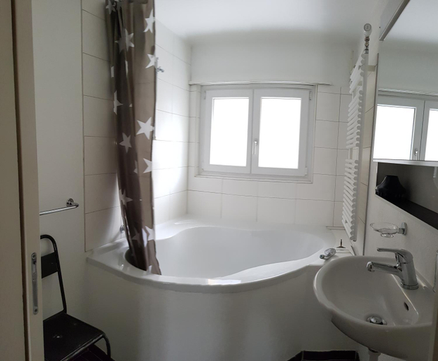 Bathroom 1, Interlaken City Apartments, Interlaken