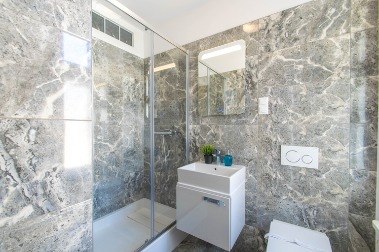 Bathroom 2, The Spiski Palace Apartments, Kraków City