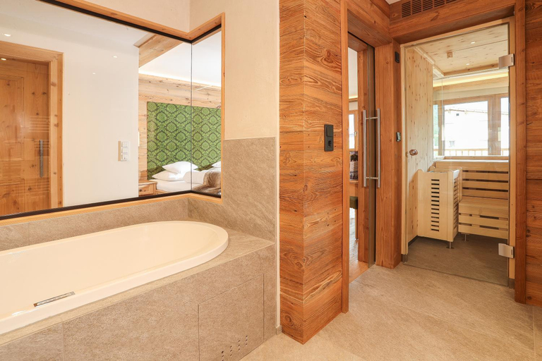 Bathroom 5, Verwohnhotel Kristall, Schwaz
