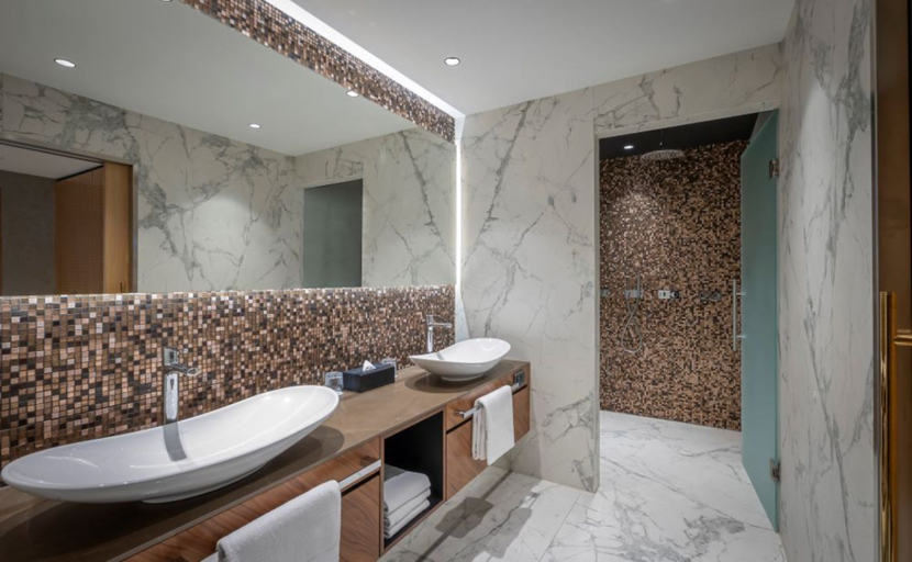 Bathroom 5, Clayton Hotel Amsterdam American, Amsterdam