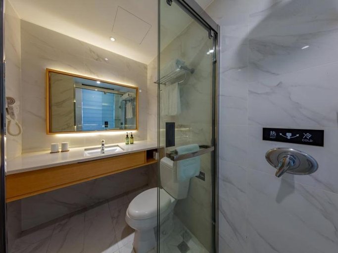 Bathroom 3, GreenTree Eastern Hotel Jiaxing Xiuzhou District Zhongshan Xi Road, Jiaxing
