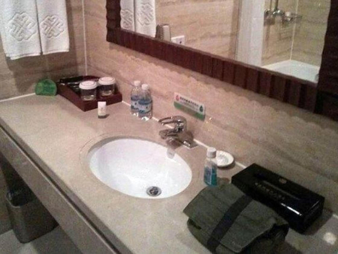 Bathroom, Mingyuan New Times Hotel, Ürümqi