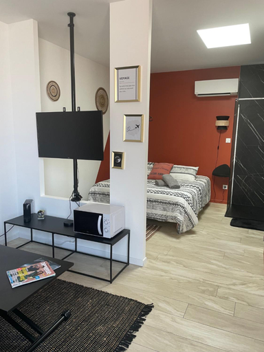 Bedroom 4, Studio Cosy tt confort proche aeroport, Rhône
