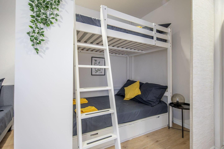 Bedroom 2, Cosy Family Loft + Self Check-In + Street Parking, Hamburg