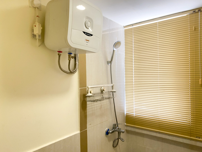 Bathroom 5, Best Spacious and Homey 2BR at Meikarta Apartment By Travelio, Cikarang