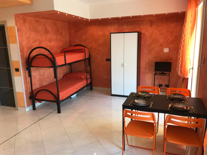 Others 5, Flat acquamarina, Imperia