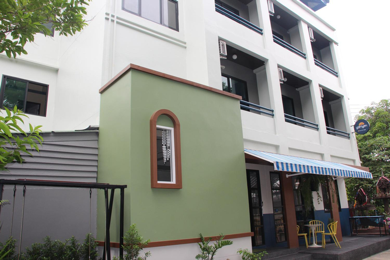 Exterior 5