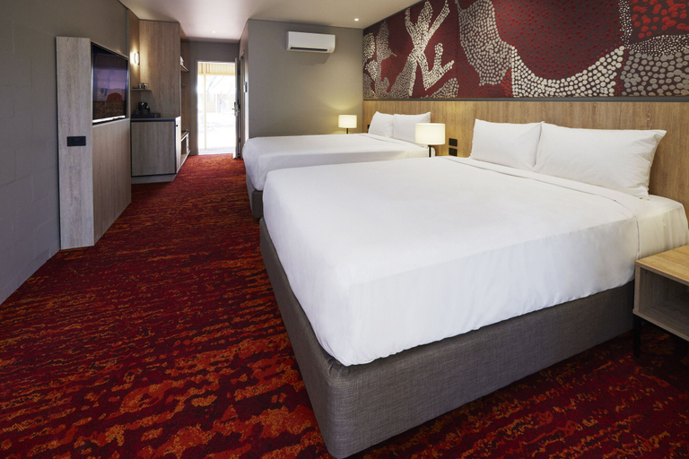 Bedroom 2, The Outback Hotel, Petermann-Simpson