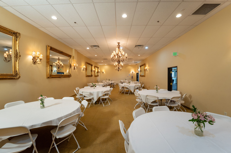 Food & Drinks 5, Silverland Inn and Suites, Storey