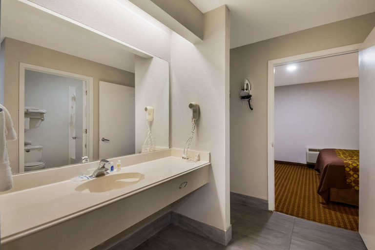 Bathroom 4, Rodeway Inn & Suites, Nueces