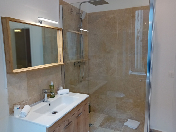 Bathroom 5, Grand Hôtel de L'Europe, Finistère