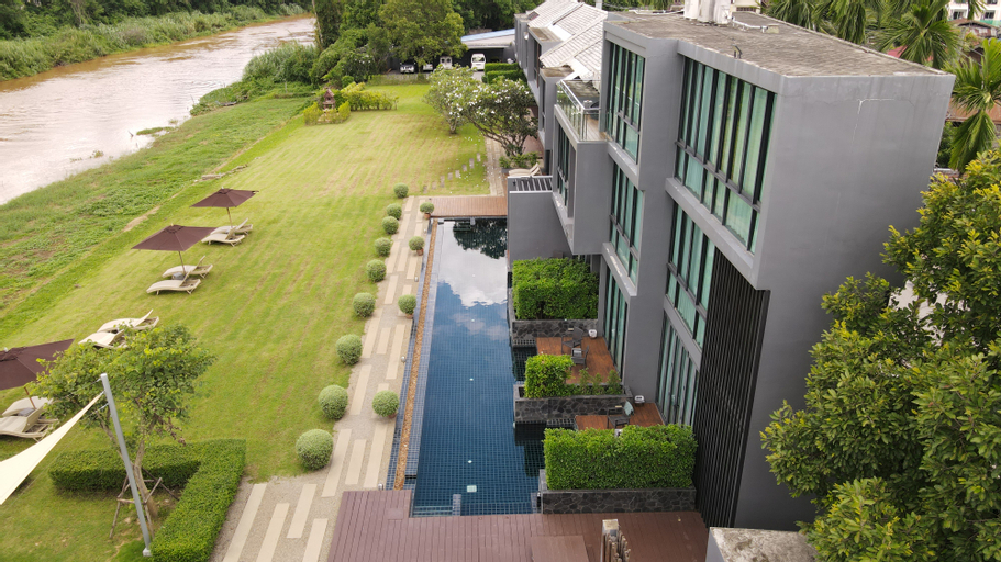 Exterior & Views 20