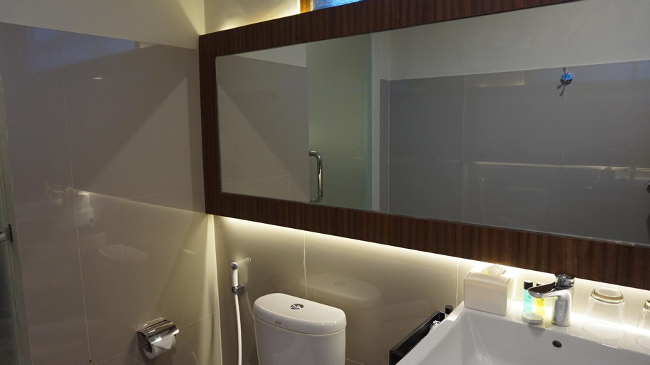 Bathroom 11