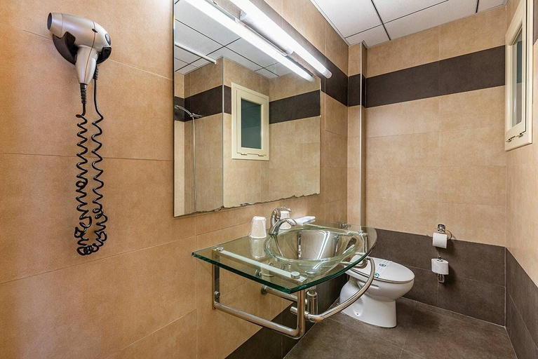 Bathroom 4, Hotel Pere III el Gran, Barcelona