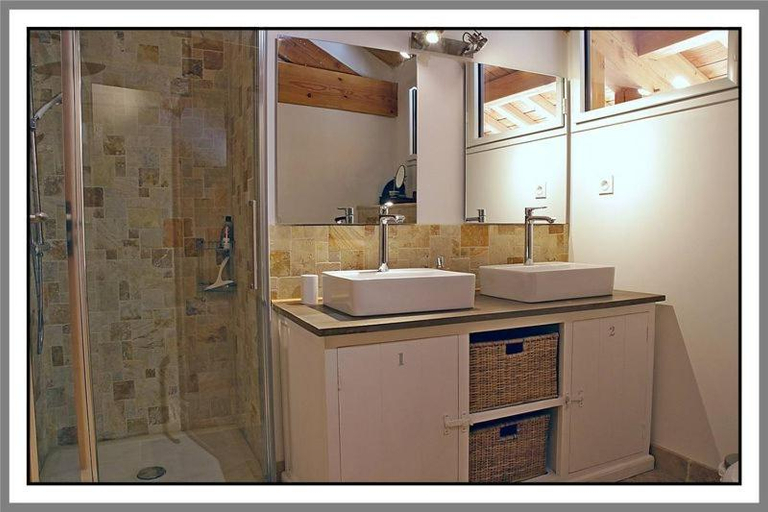 Bathroom 1, LES CHAMBRES DE LIANE, Ain