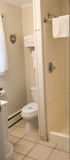 Bathroom 5, Highland Lake Resort, Cumberland