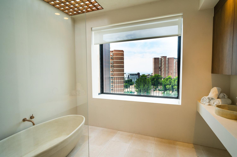 Bathroom 5, Mercure Benidorm, Alicante