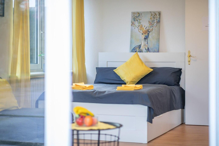 Bedroom 2, Beautiful Apartment 2 BR & Cosy Kitchen +Parking, Hamburg