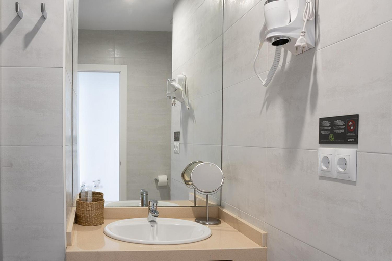 Bathroom 4, Hotel Matilde, Las Palmas