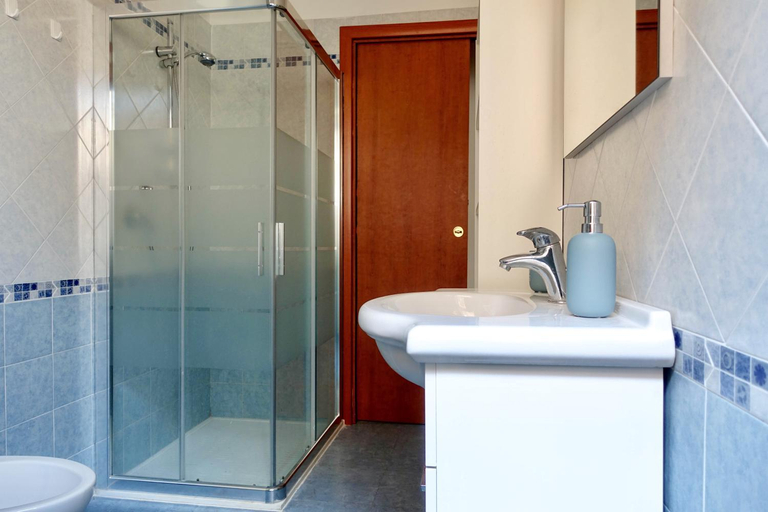 Bathroom 2, The Good Place B&B, Rome