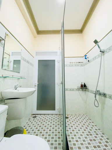 Bathroom 3, HomeAway Do Quang Dau, District 1