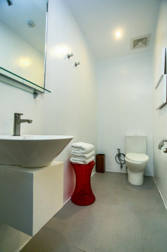 Bathroom 10
