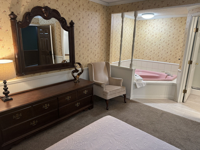 Bathroom 4, Fenway House Hotel, Grant