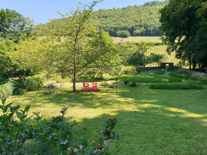 Others 3, Maison Belenos, Jura