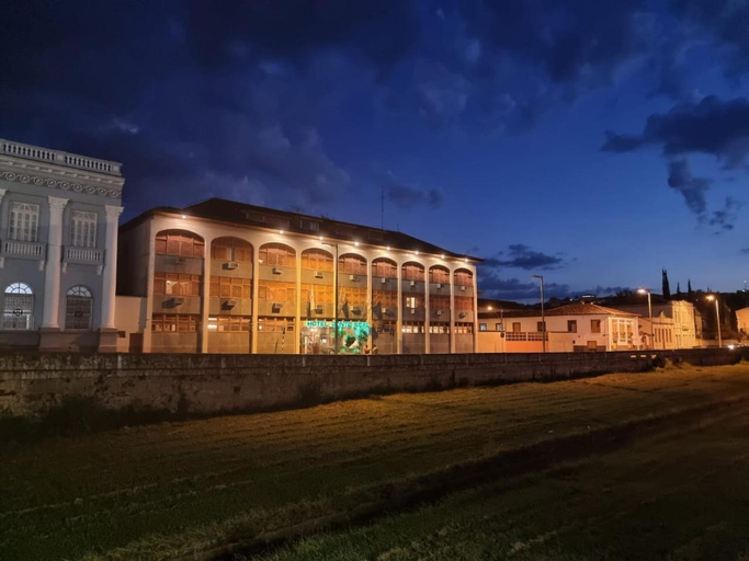 Exterior & Views
