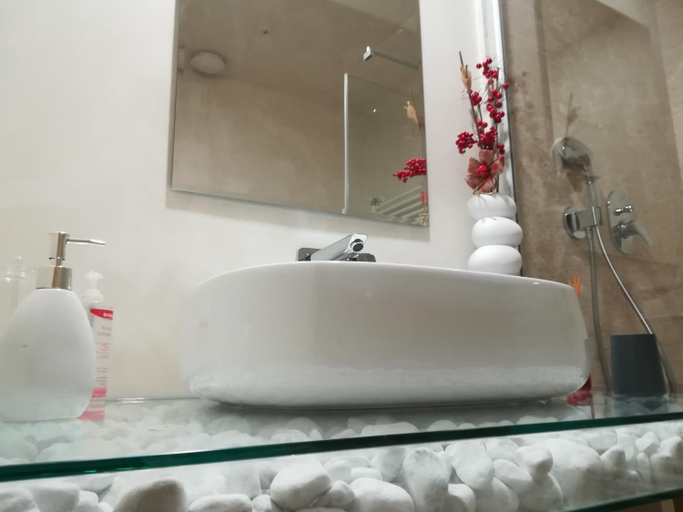 Bathroom 1, Casa Orru, Nuoro