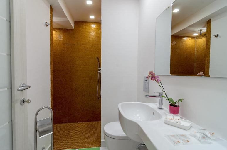 Bathroom 2, Rosa e Valentino, Salerno