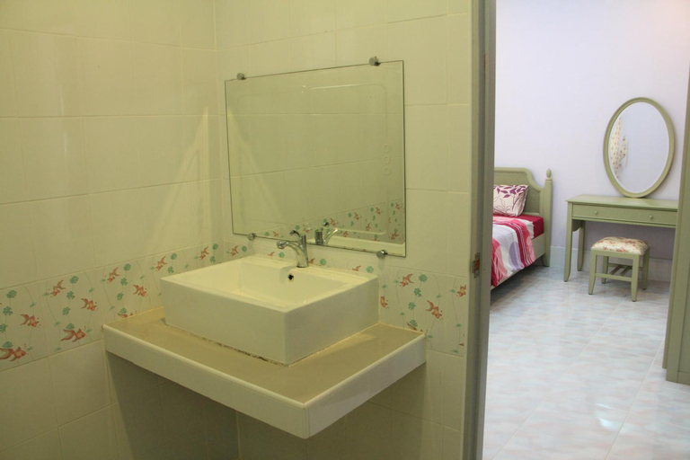 Bathroom 3, Kohchang FuengFah, Koh Chang