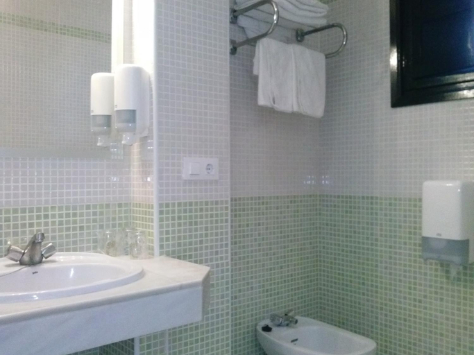 Bathroom 5, Los Helechos, Cádiz