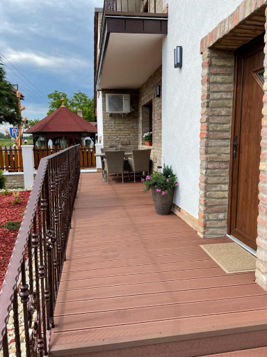 Others 3, Kukorica Csarda Apartman, Marcali