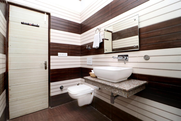 Bathroom 8