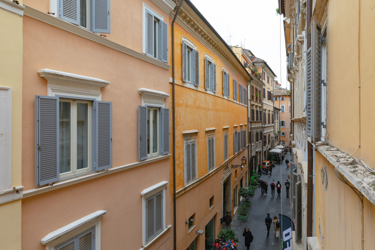 Others 5, Piazza Navona 5 people - Savelli, Rome