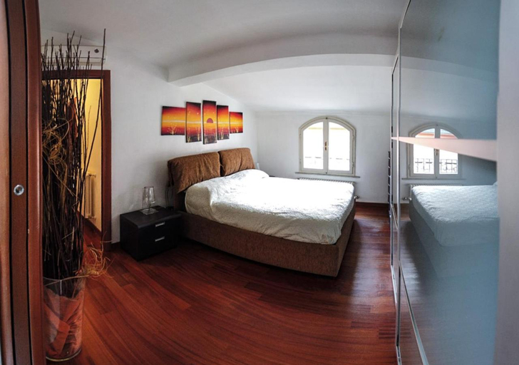 Bedroom 2, STUPENDA MANSARDA CENTRALISSIMA, finiture di lusso, Massa Carrara