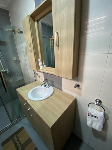 Bathroom 4, Bays Lodge, Accra, Tema