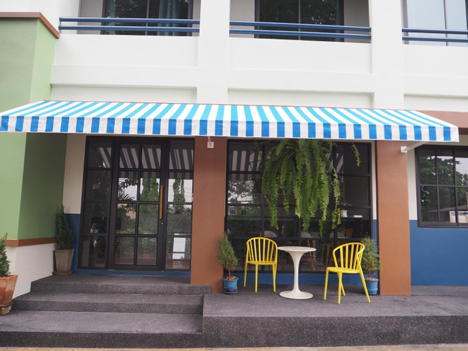 Exterior 11