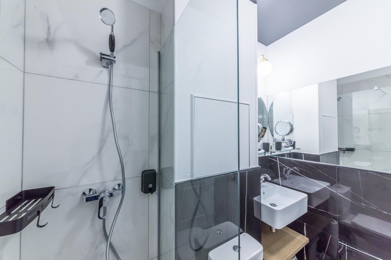 Bathroom 4, WS Champs-Elysees - Colomb, Paris