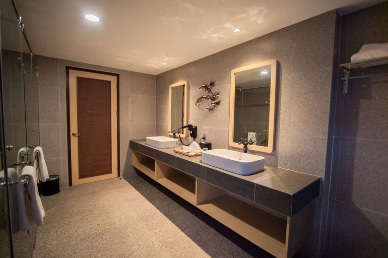 Bathroom 6