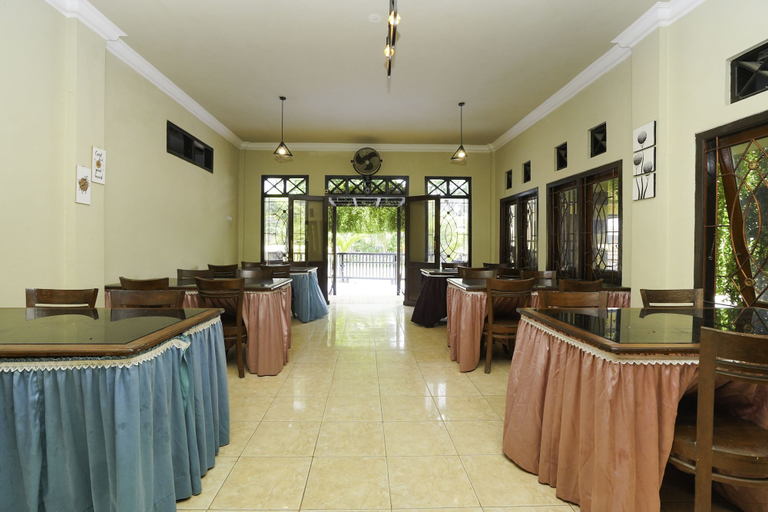 Food & Drinks 5, Hotel Madinah Syariah, Pulau Madura