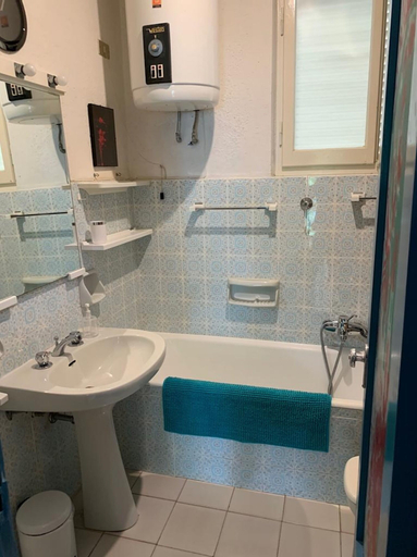 Bathroom 4, The View, La Spezia