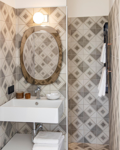 Bathroom 4, Les Milles Roches, Vaucluse