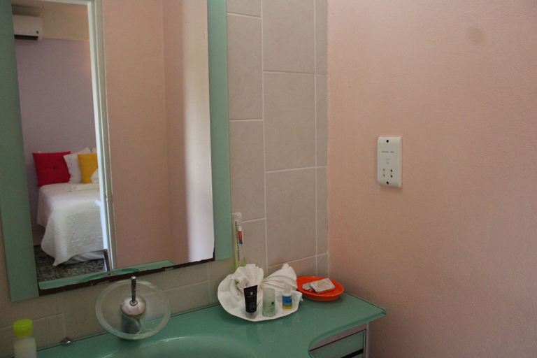 Bathroom 4, Rejens Hotel