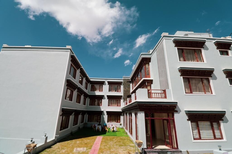 Exterior & Views
